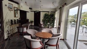 Dining - Dolbrodmaeth Riverside  (MACHYNLLETH)