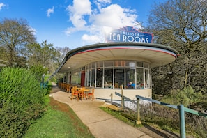 A tea room with a curved roof, large windows, and outdoor seating. - Olinda Birch by Ready Set Stay (Olinda)