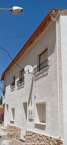 Rural House 'El Panorama del Júcar' with Mountain Views, Terrace, and Air Conditioning