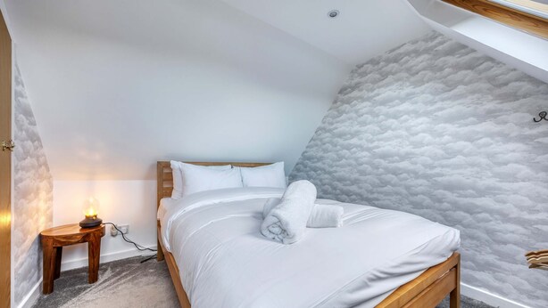 2 bedrooms, desk, iron/ironing board, WiFi - Riverside Retreat with Private Beach (Erskine)