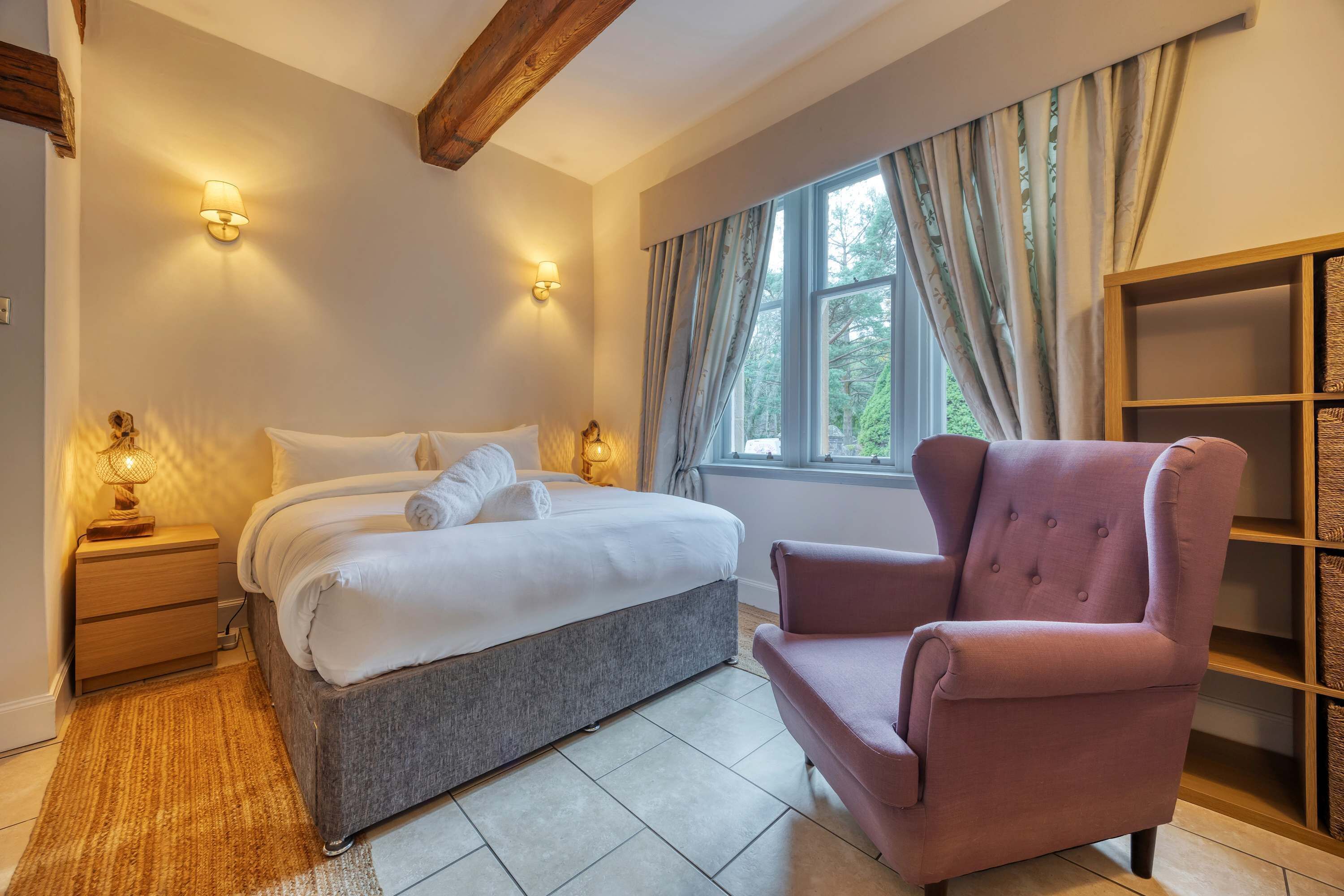 2 bedrooms, desk, iron/ironing board, WiFi