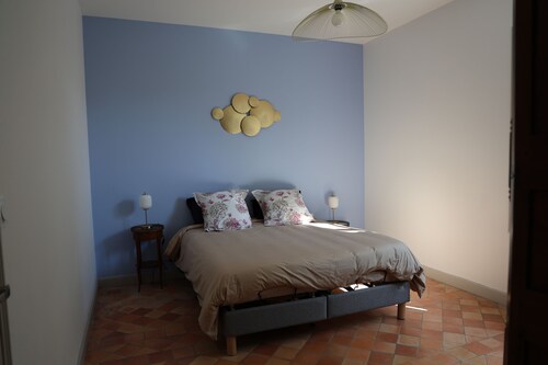 GRAND GITE LA MONERIE, for your stays with family, friends, or for business
