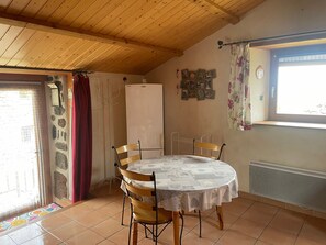 Dining - La petite maison Studio La Bergerie (Bains)