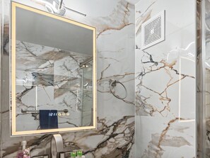 Douche, sèche-cheveux