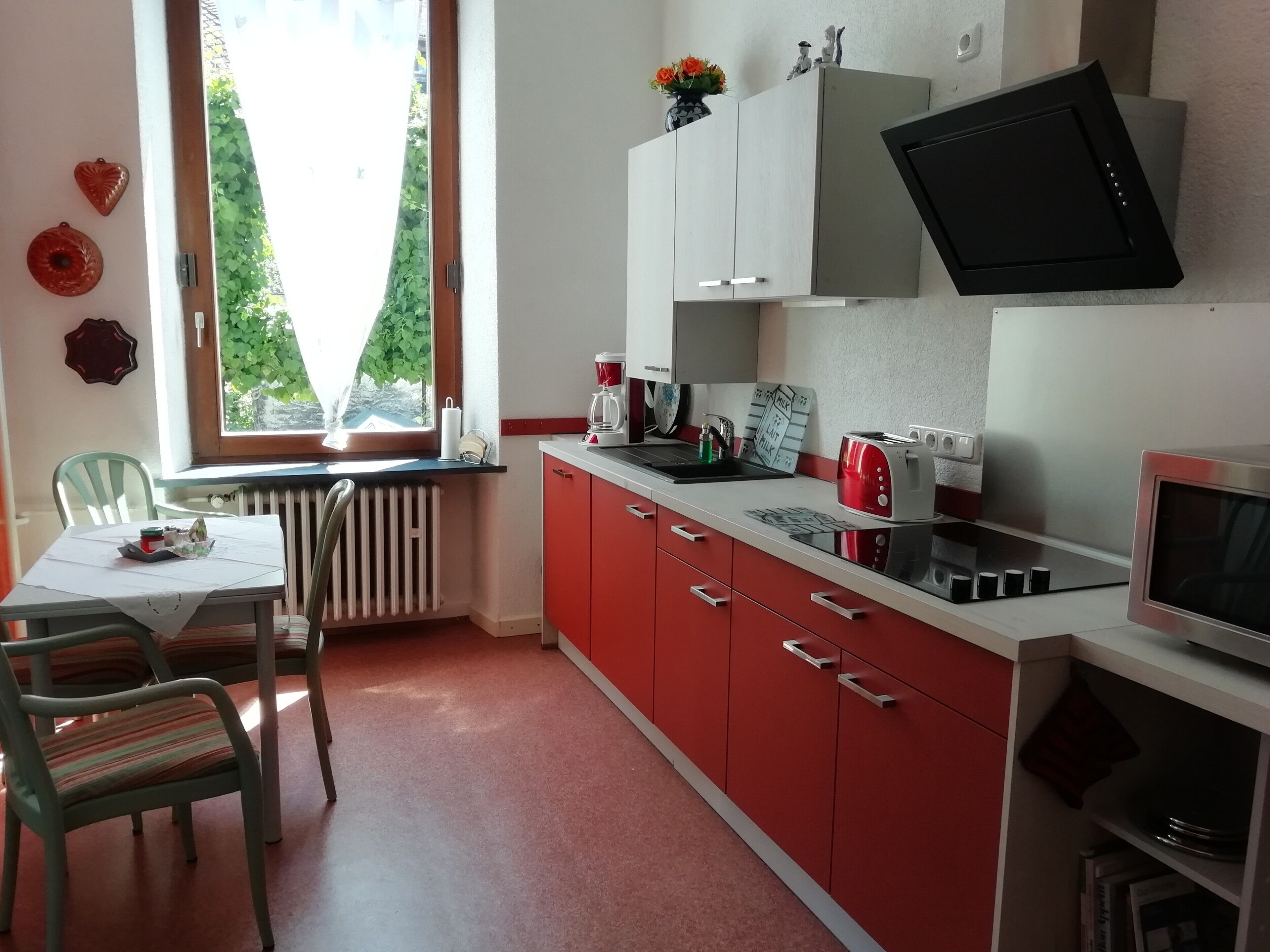 Coffee/tea maker, fridge, microwave, oven