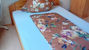 Iron/ironing board, WiFi, bed sheets