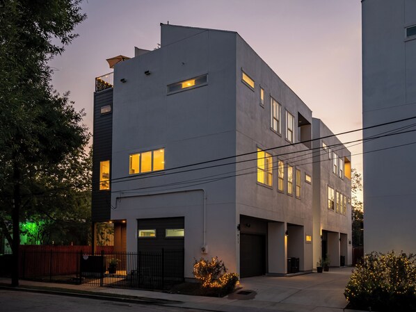 Exterior - 3 Luxury Homes • 12BR • 3 Rooftops • Sleeps 30 (Houston)