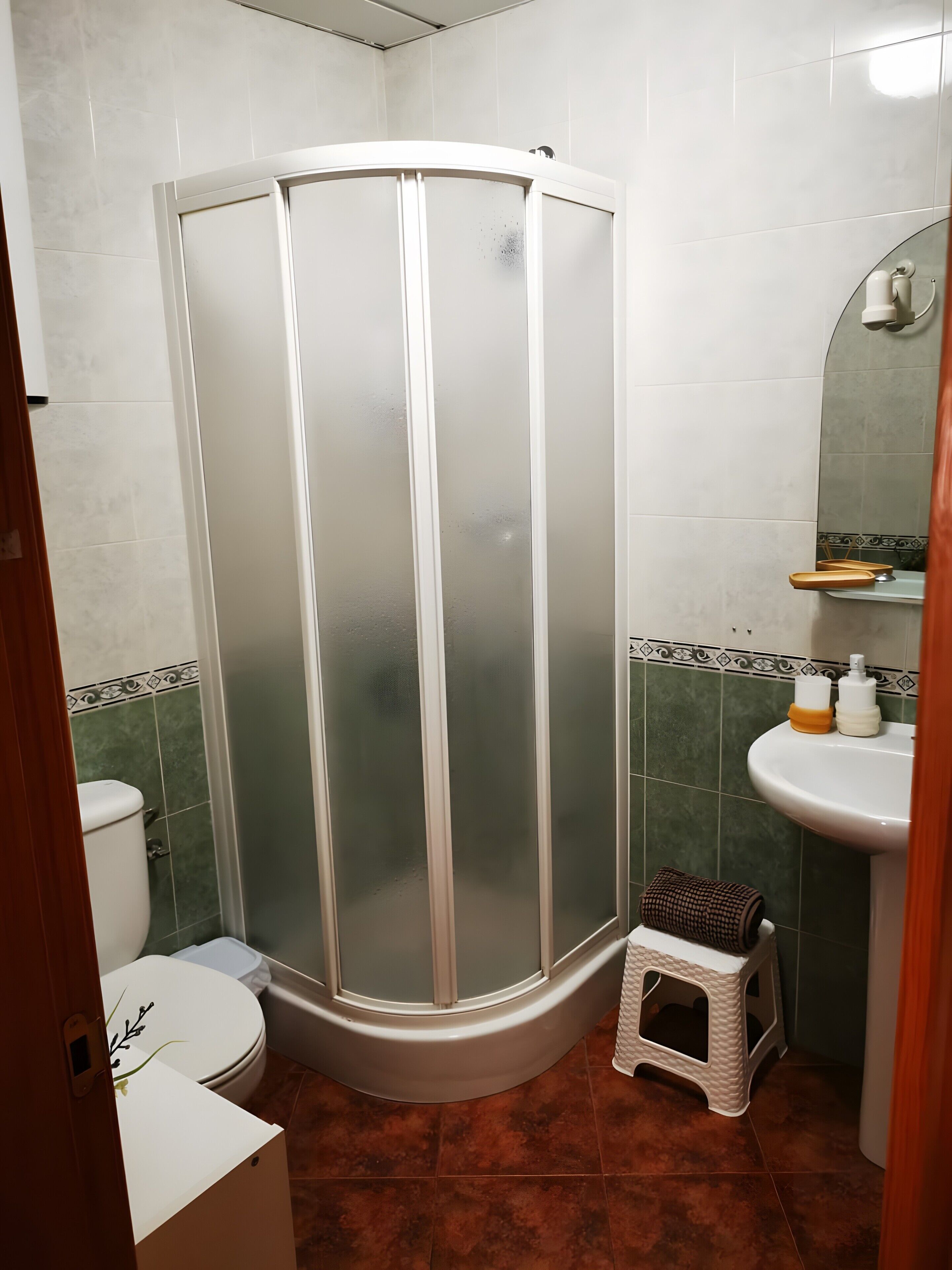 Een douche, een haardroger, handdoeken