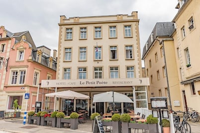 Hotel Petit Poete