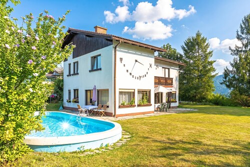 Villa Evita Vintage House With Pool in Pohorje