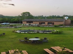 Tempat makan luar