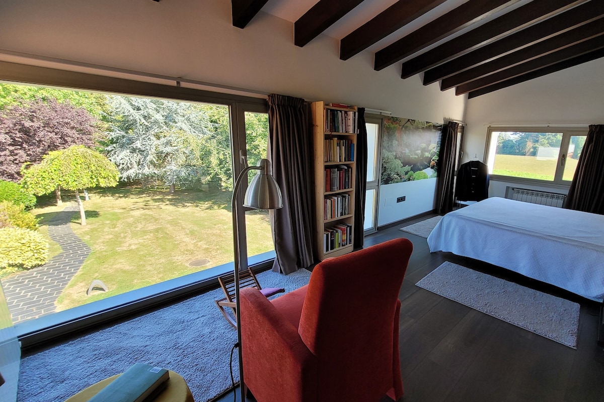 Suite Deluxe, vue jardin | Coffres-forts dans les chambres, rideaux occultants, Wi-Fi gratuit