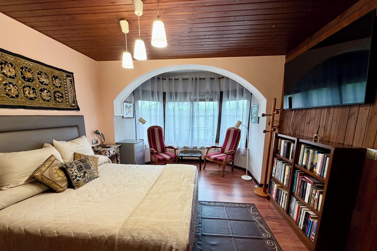 Chambre Double Deluxe, vue jardin | Coffres-forts dans les chambres, rideaux occultants, Wi-Fi gratuit