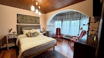 Deluxe Double Room, Garden View | In-room safe, blackout curtains, free WiFi