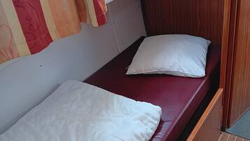 1 bedroom, bed sheets
