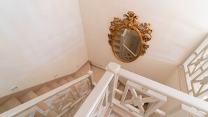 A staircase with white railings and a gold-framed mirror on the wall. - Villa d Exception Gammarth Piscine Priv e (La Marsa)