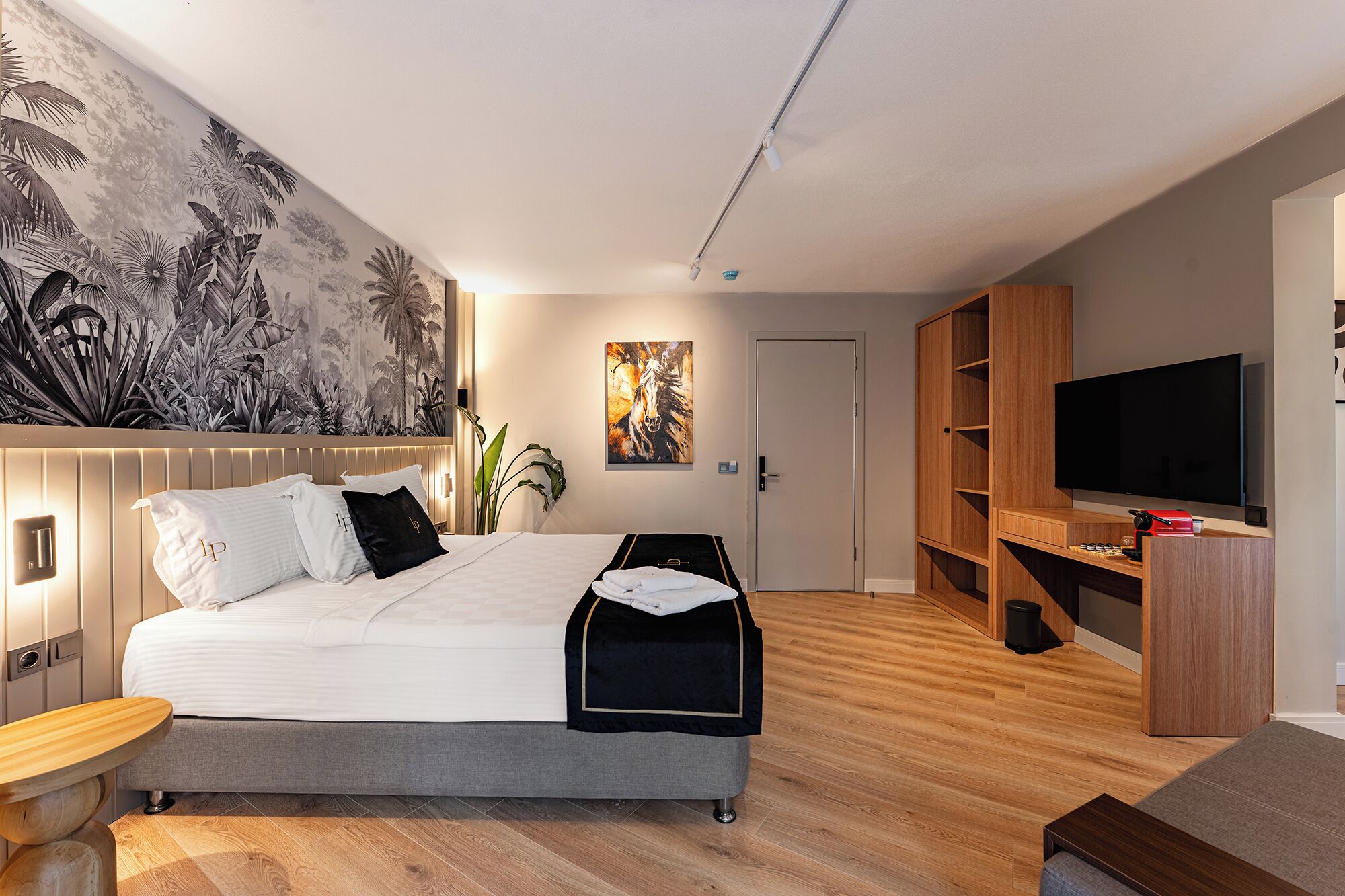 Deluxe Suite, Garden View