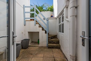 Unclassified image, 3 of 14, button - Host Stay Clarendon Violet (Brighton)