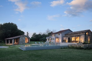 A modern house with a swimming pool, outdoor seating, and a stone structure. - Villa Baracchi 4 BDR Pool Villa With Sauna in Krsan (Krsan)