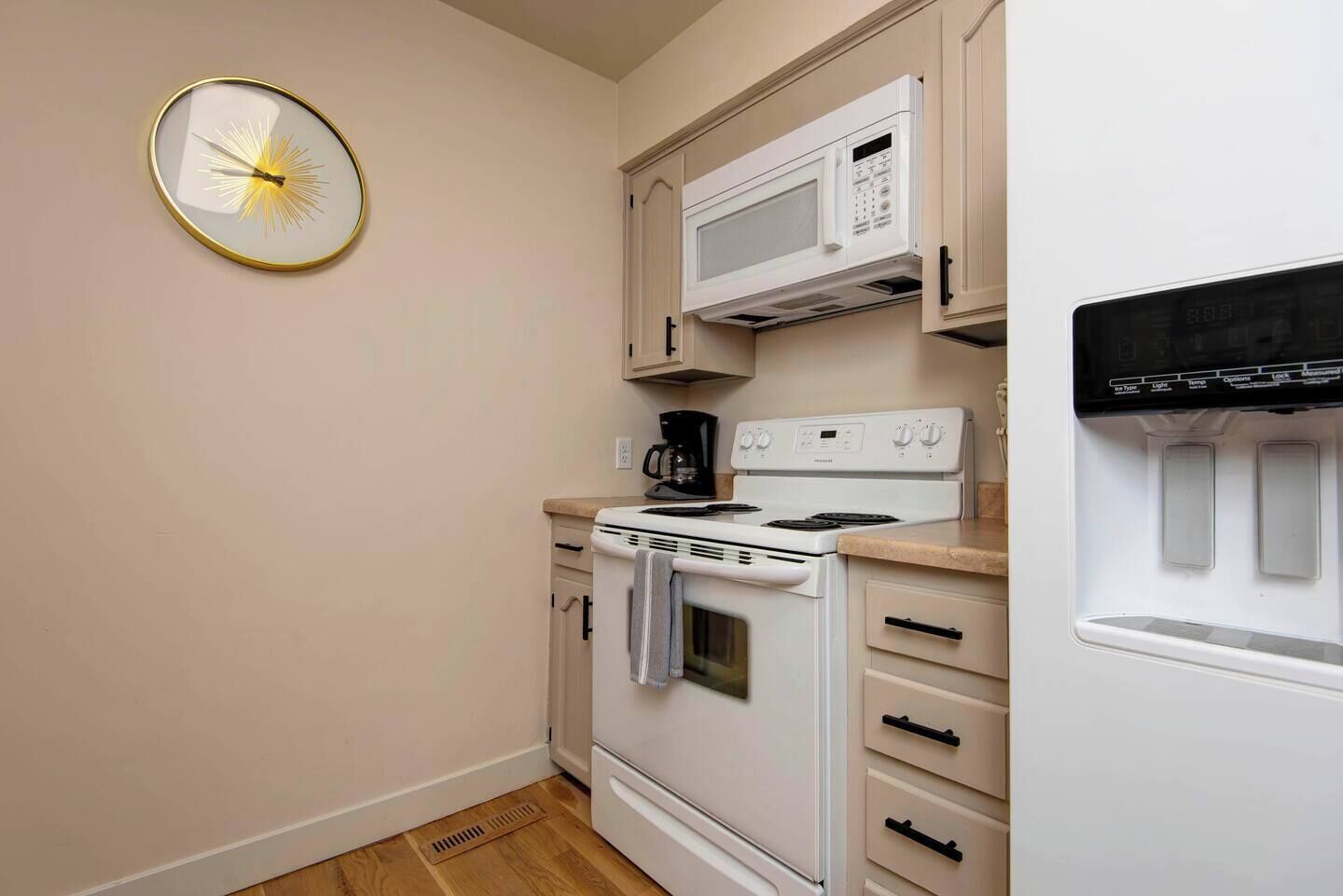 Coffee/tea maker, fridge, microwave, oven