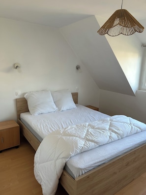 2 bedrooms, travel cot - Small fisherman's cottage with a view of the sea. (Paimpol)