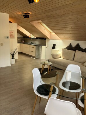 Interior - Apartment 'Daniel's Fewo' with Shared Garden, Balcony and Wi-Fi (Gruibingen)