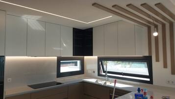 Coffee/tea maker, fridge, microwave, oven