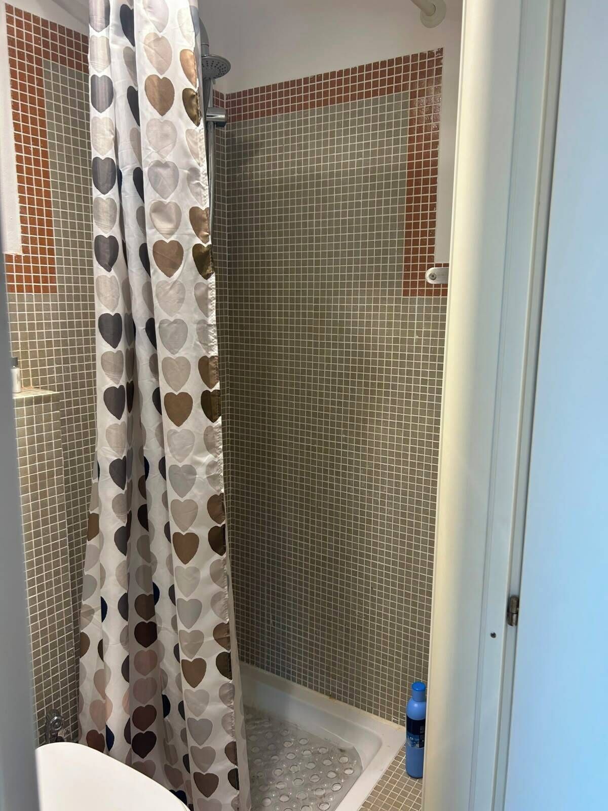 Doccia, asciugacapelli, bidet, asciugamani