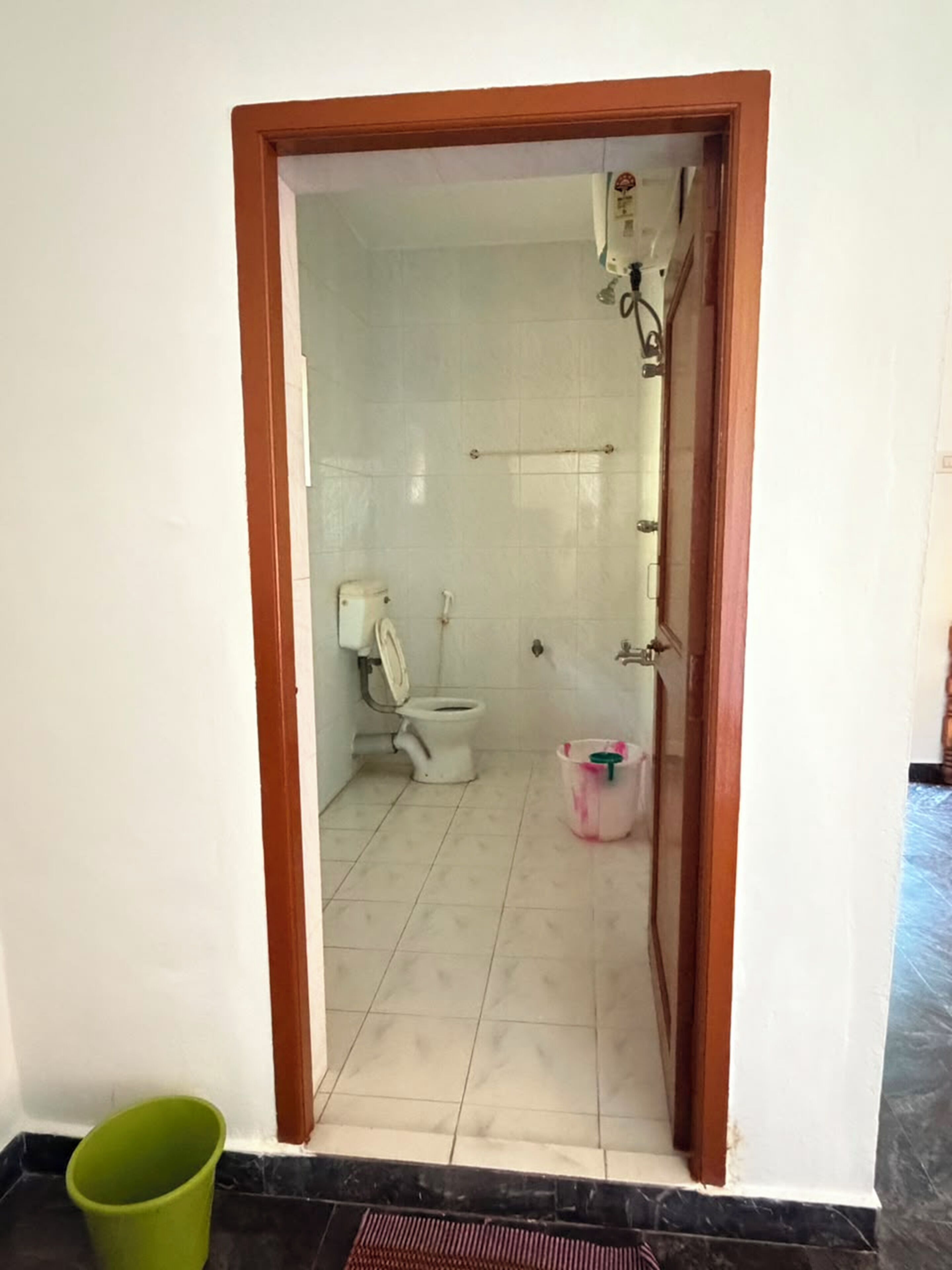 Shower, towels, soap, shampoo