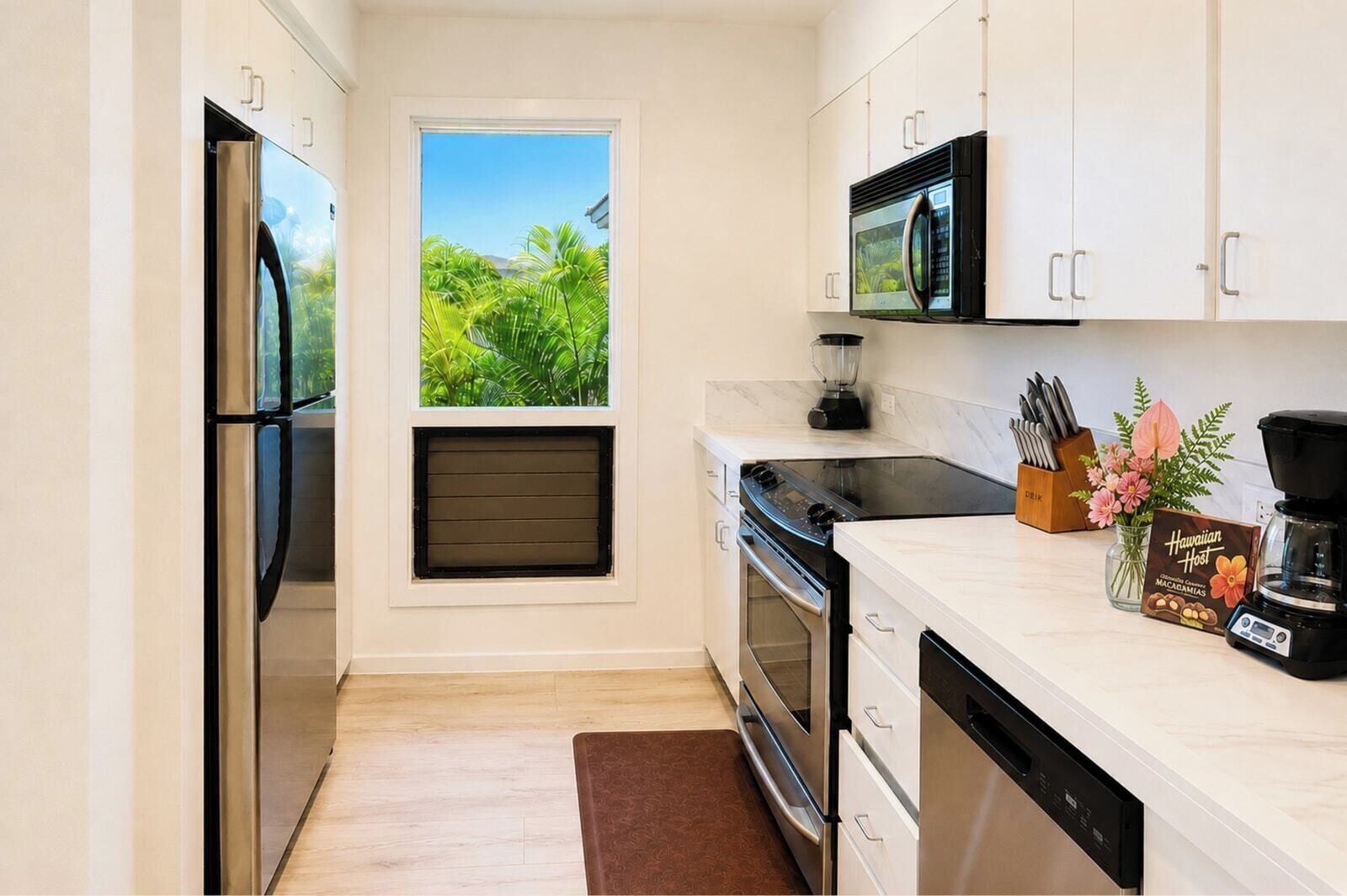Coffee/tea maker, fridge, microwave, oven