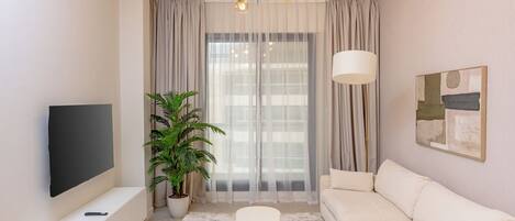 Superior Apartment, Balcony, Marina View | Living area