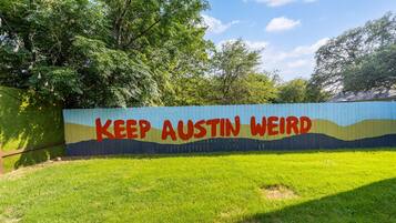 A wall with the text 'KEEP AUSTIN WEIRD' painted on it.