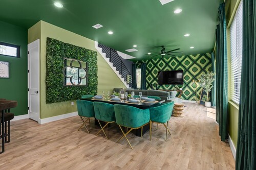 Luxury Austin Retreat for 30 With Pool Sauna Plunge