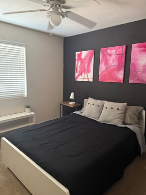 WiFi, bed sheets - 3-bedroom house in beautiful Phoenix, close to everything! (Phoenix)