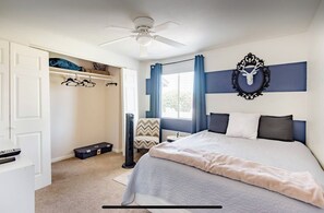 WiFi, bed sheets - 3-bedroom house in beautiful Phoenix, close to everything! (Phoenix)