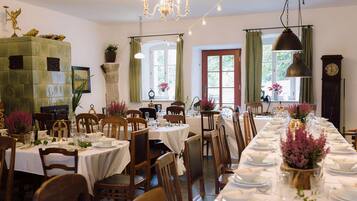 Apartment | Dining