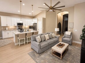 Living area - Fort Myers Retreat in Verandah - Resort Amenities & Private Preserve Views (Fort Myers)