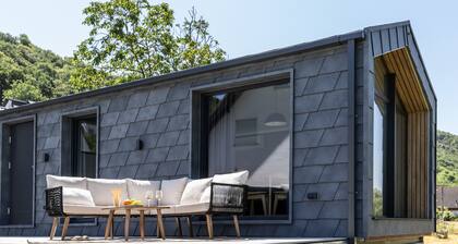 Cozy tiny house on the Moselle with a patio, AC, and a large garden
