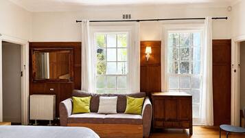 2 bedrooms, iron/ironing board, WiFi (free), bed sheets