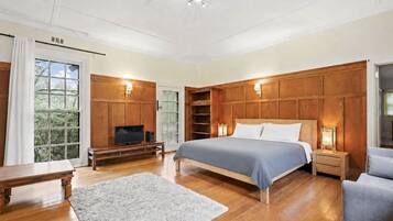2 bedrooms, iron/ironing board, WiFi (free), bed sheets