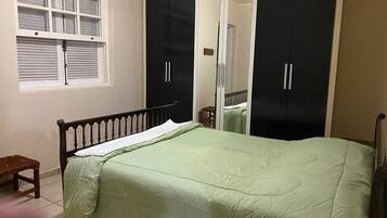 4 bedrooms, WiFi (free), bed sheets