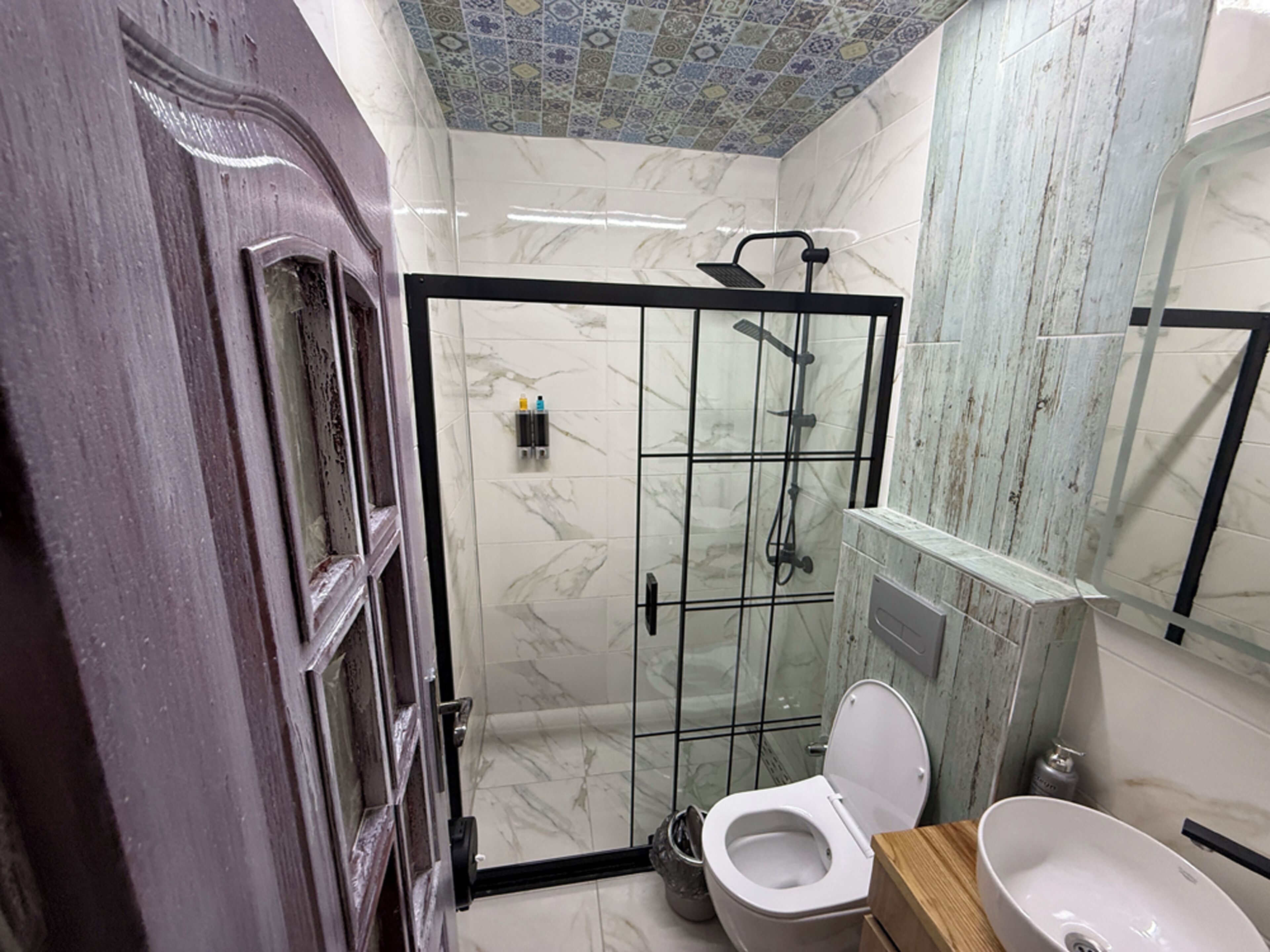 Family Studio, Balcony, Garden View | Bathroom | Slippers