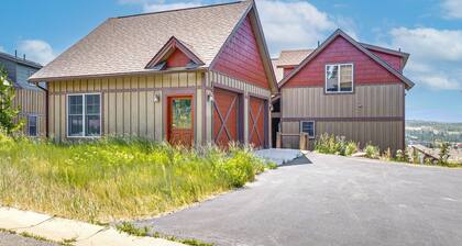 Hike, Bike & Ski! Rendezvous Cabin w/ Mtn Views