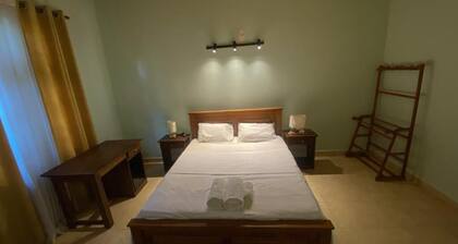 Elegance Cottage Airport Stay