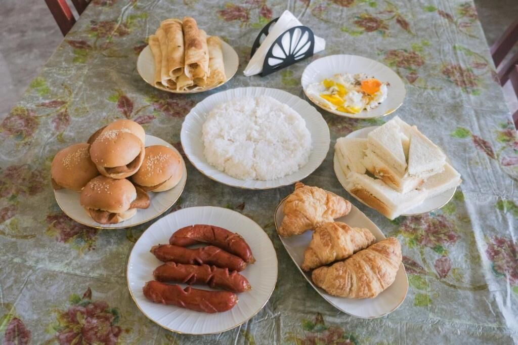 朝食