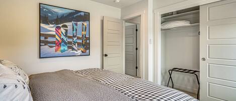 House (6 Bedrooms) | Interior