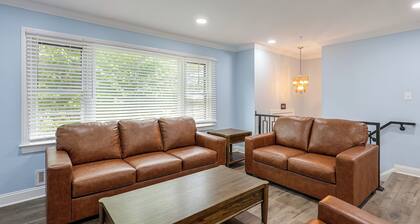 Family Home w/ Fenced Backyard, 16 Mi to DC!