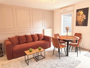 Dining - Vrbo Property (Lagny-sur-Marne)