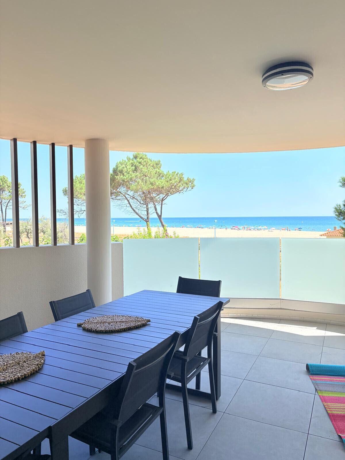 An outdoor dining area with a view of the beach and ocean.
