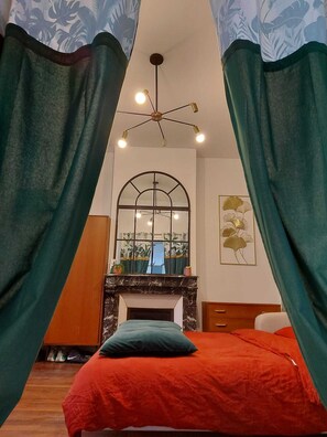 Iron/ironing board, WiFi, bed sheets - Charming and cozy one-bedroom apartment in the very heart of the city—near the Loire River (Orléans)